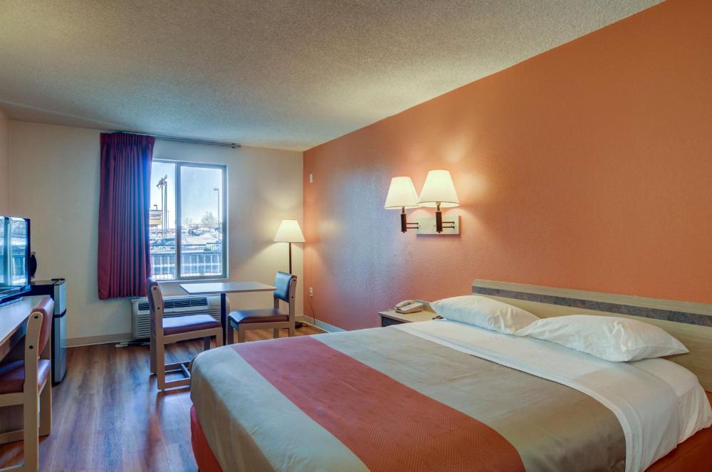 Queen Room - Non-Smoking interior